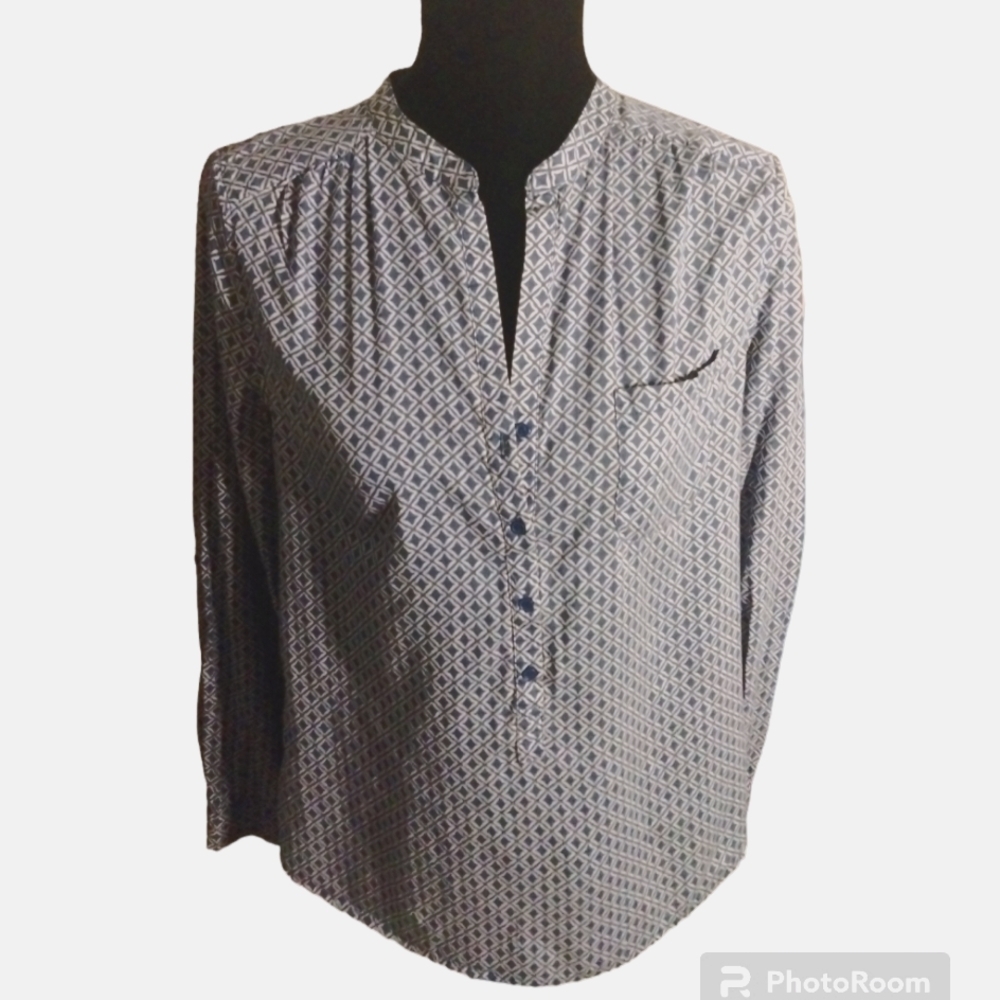 Joe Fresh top‎ sz SP. Blue  white geometric v neck tunic buttons. Roll up sleeve